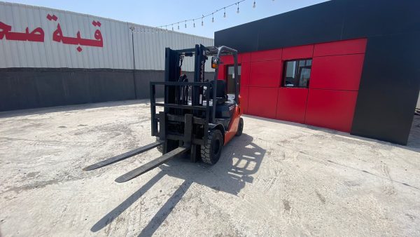 ⁦Toyota forklift 3ton⁩ - الصورة ⁦2⁩