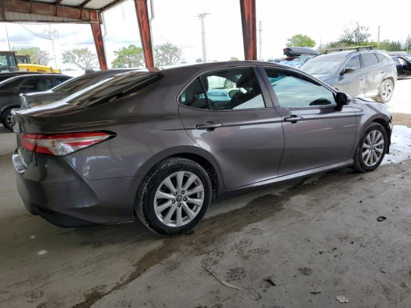 ⁦TOYOTA CAMRY LE 2018⁩ - الصورة ⁦2⁩