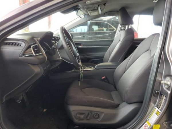⁦TOYOTA CAMRY LE 2018⁩ - الصورة ⁦9⁩
